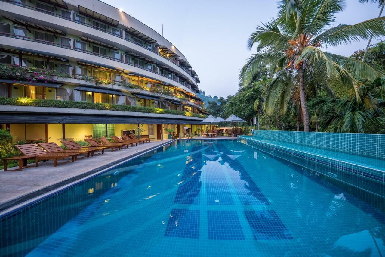 Earl'S Regent Hotel Kandy Exterior foto